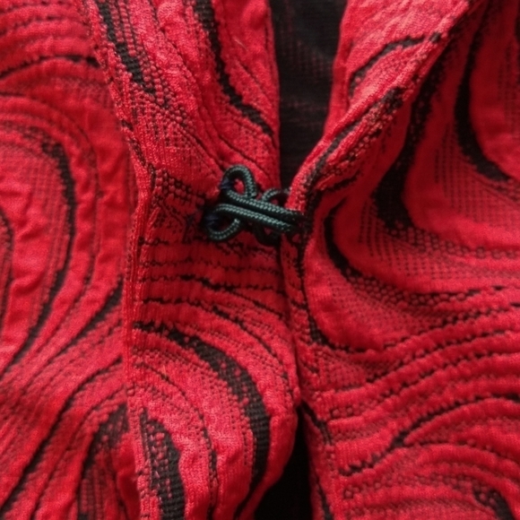 Chico's Easywear Red Black Abstract Swirl Textured Lightweight Topper Jacket - Picture 5 of 9